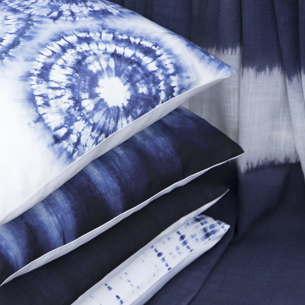 Phantoscope Continental Series Decorative Throw Pillow, 18" x 18", Blue and White Porcelain, 4 Set