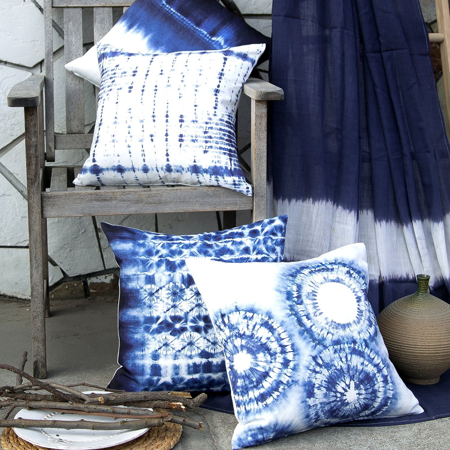 Phantoscope Continental Series Decorative Throw Pillow, 18" x 18", Blue and White Porcelain, 4 Set